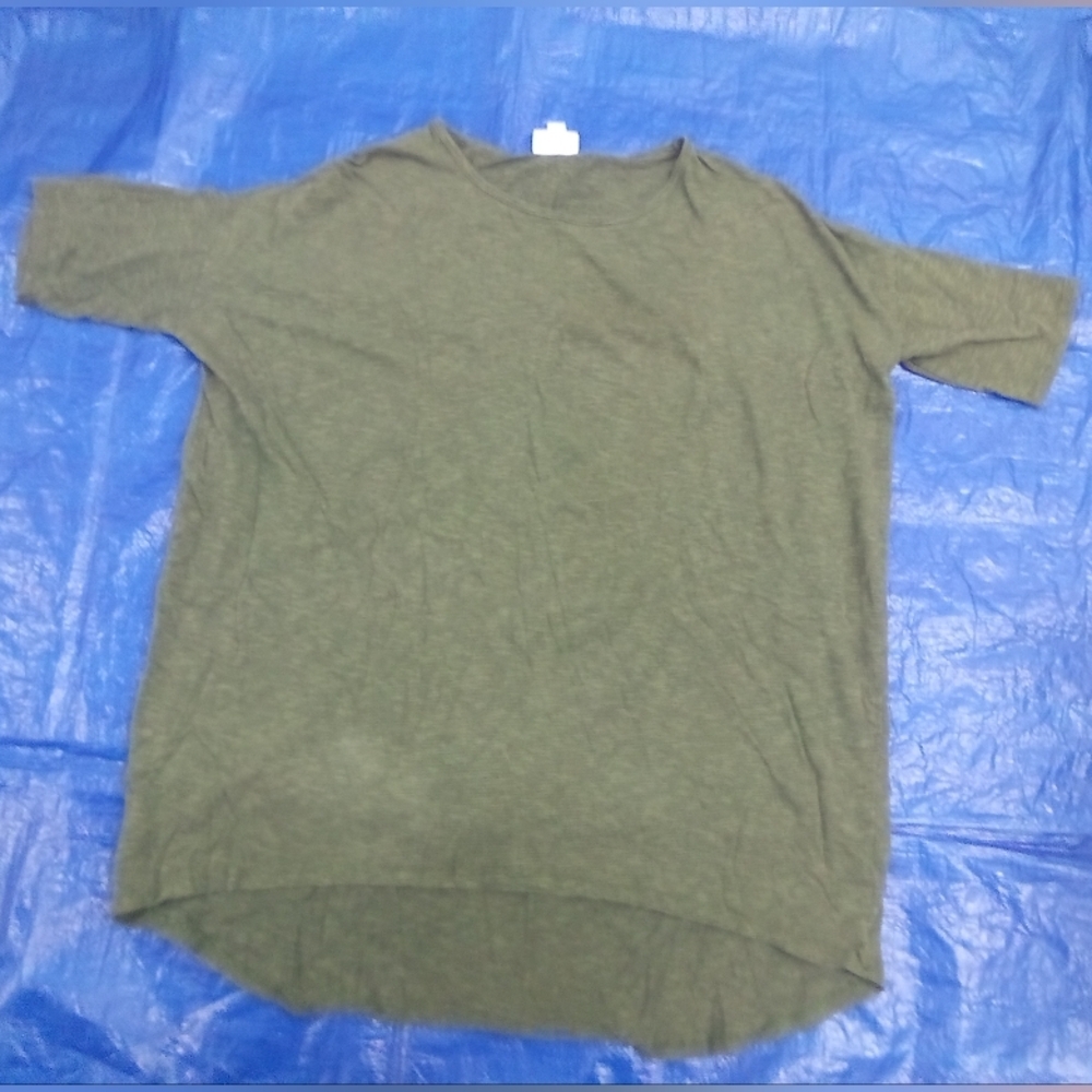 Womans LuLaRoe Green Short Sleeve Tee